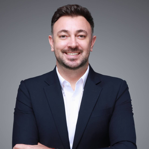 Pietro Luigi Ghigo (General Manager eCommerce Greater China at EssilorLuxottica)